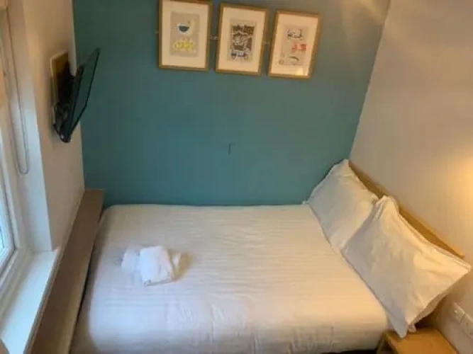 Glimpse Single room with sea view