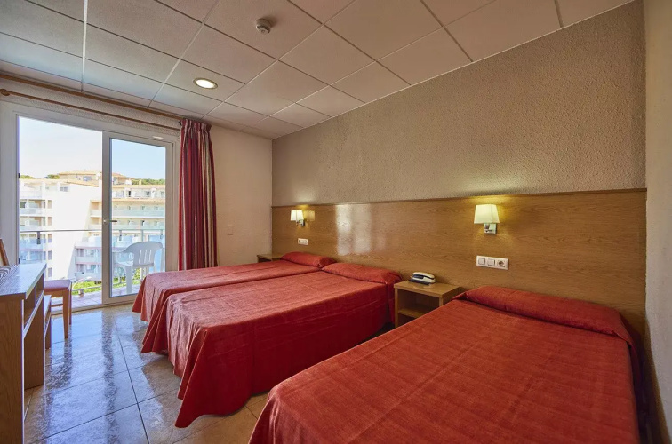 Standard Twin room with pool view