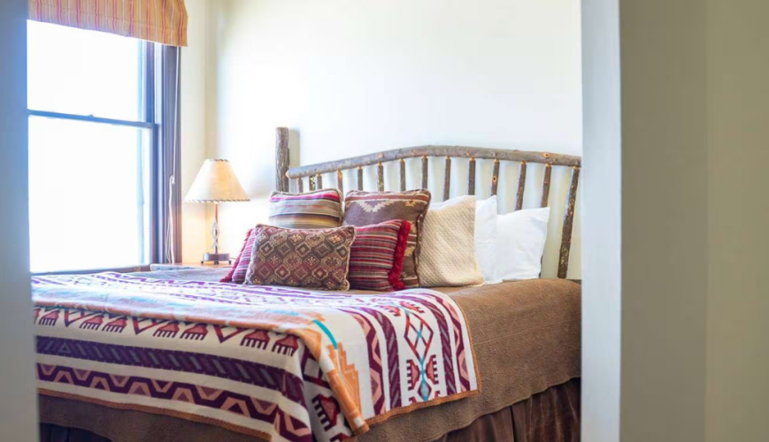Sitting Bull Double Suite