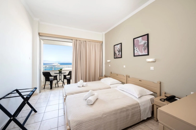 Twin room with sea view