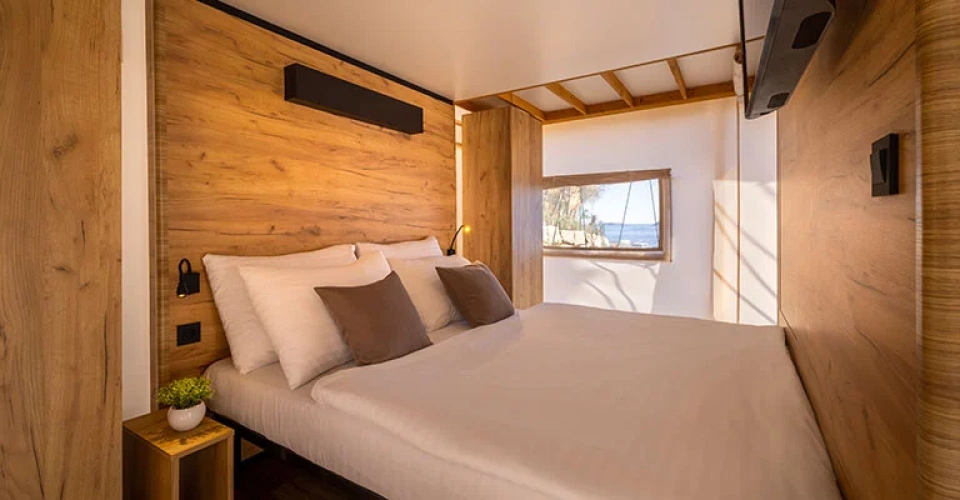 Sunset Quadruple Glamping Tent with sea view