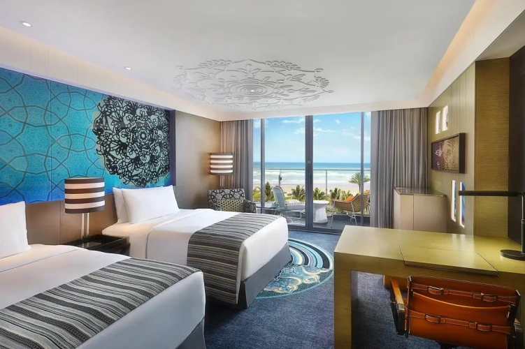 Fabulous Twin room with balcony and seafront