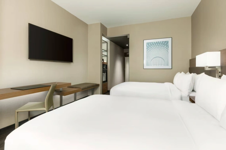 Accessible High floor Twin room with city view