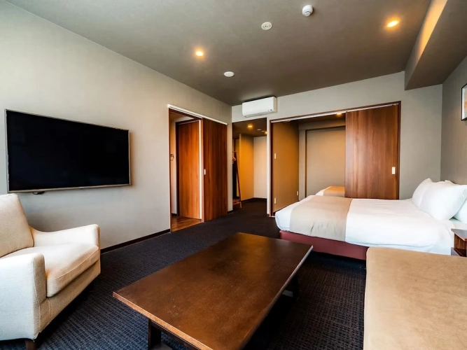 High-Floor Luxury Suite with Spa Bath