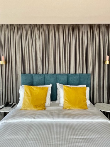 Double Acropolis Suite