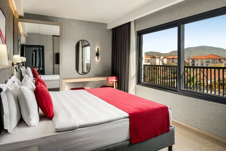 Double Suite with balcony and Land Side