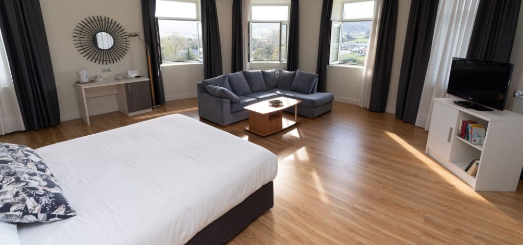 Double Chromotherapy Suite