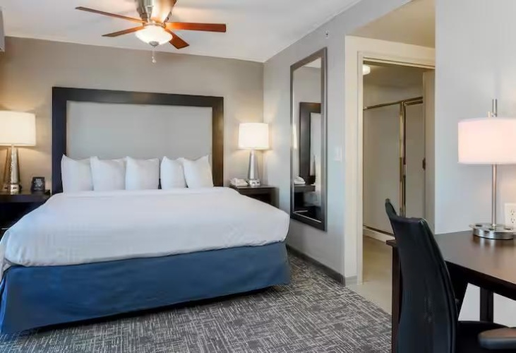 Hearing/Mobility accessible Suite