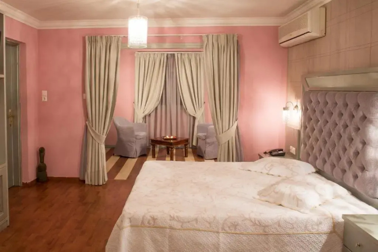 Delphi Art Hotel