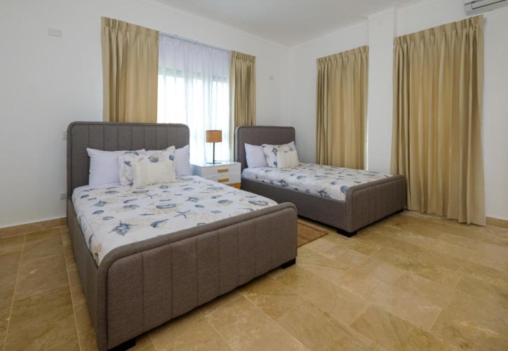 Sextuple Ground Floor Apartment