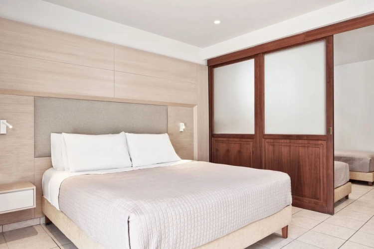 Family Quadruple room with inland view