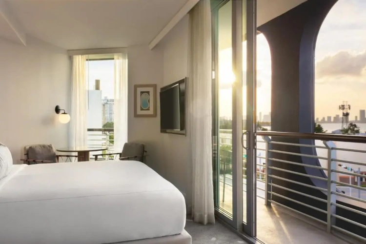 Premium Quadruple room with city view