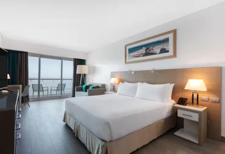 Twin Junior Suite with balcony and with ocean view