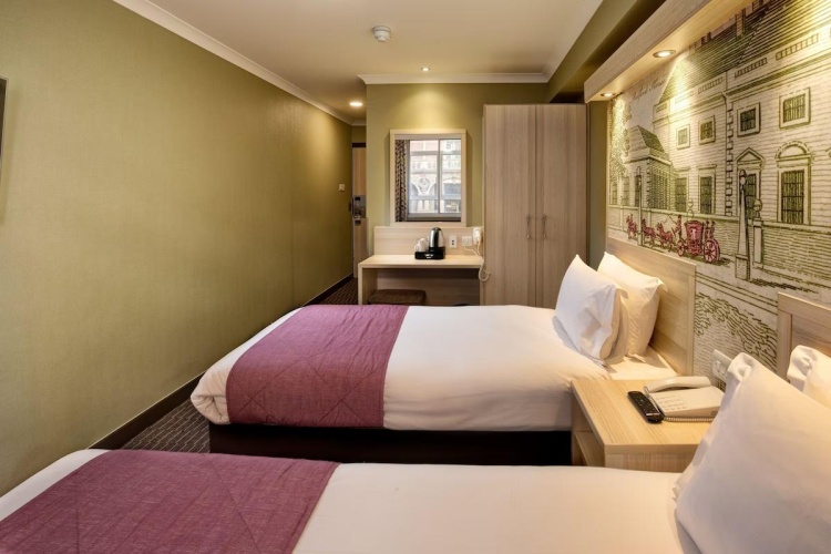 Twin room