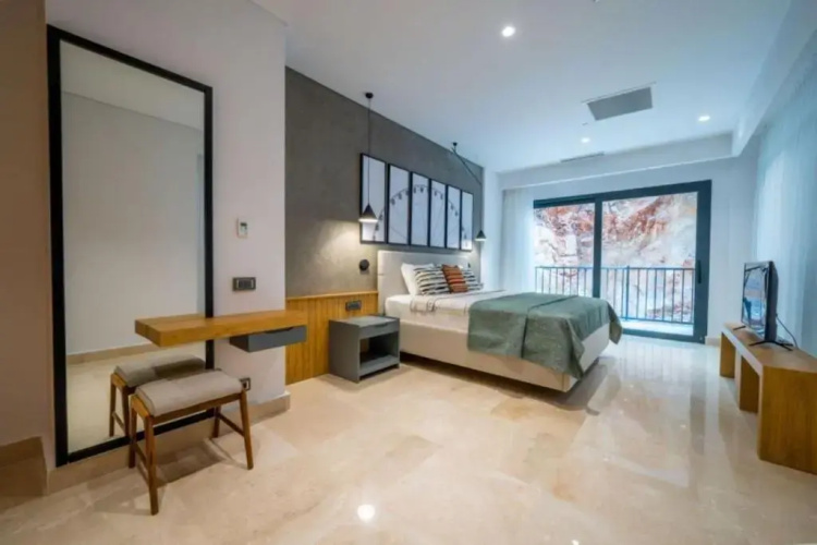 Lures Hotel