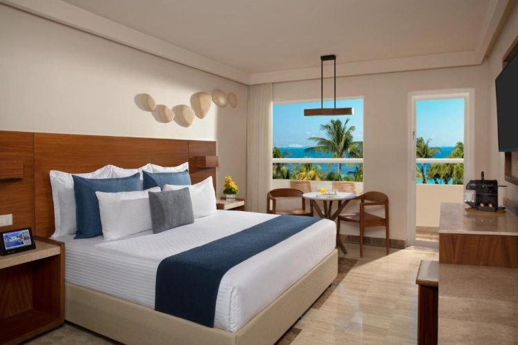 Premium Double room with balcony and oceanfront