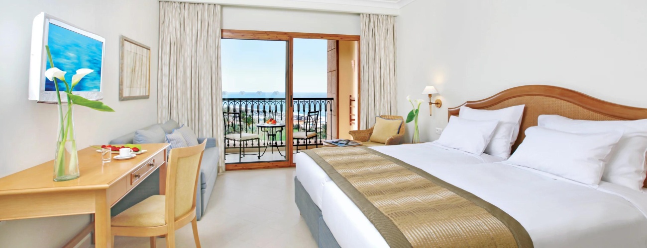 Classic Double room with partial sea view