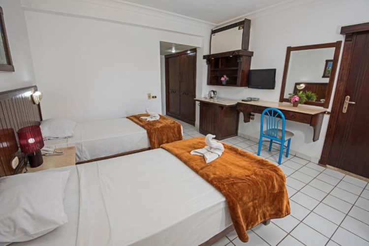Direct Pool Access Twin room