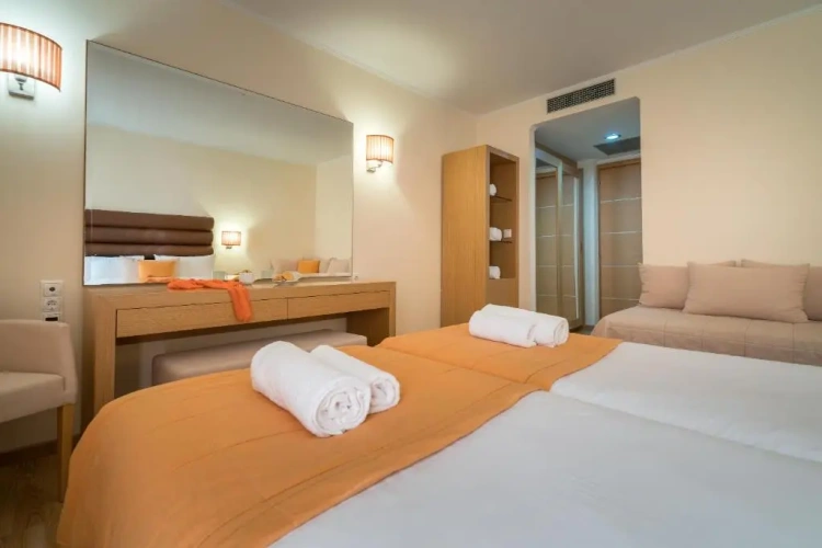 Standard Triple room