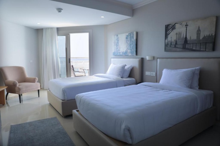 Deluxe Twin room with balcony and with partial sea view