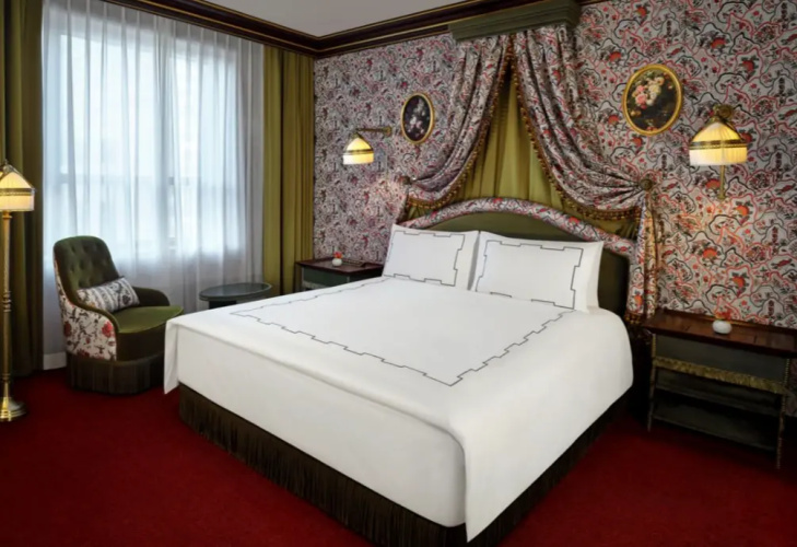 Corner Double Junior Suite with city view