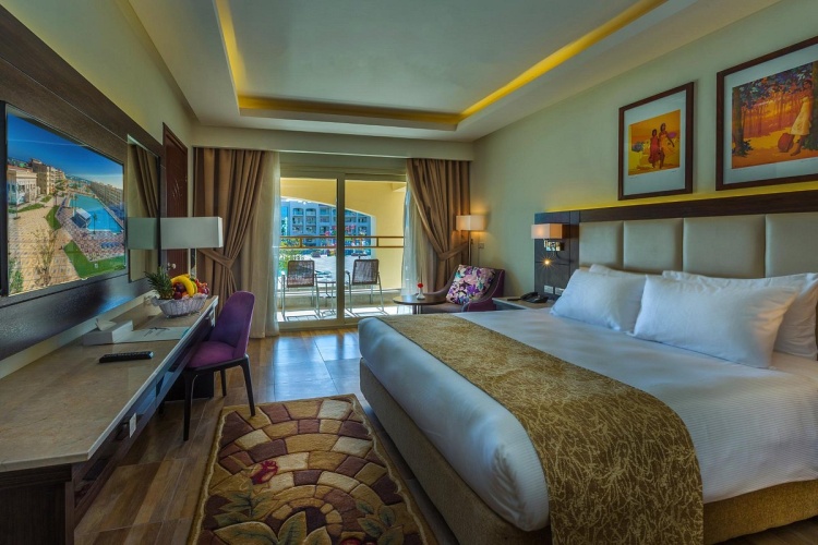 Deluxe Double room with pool view