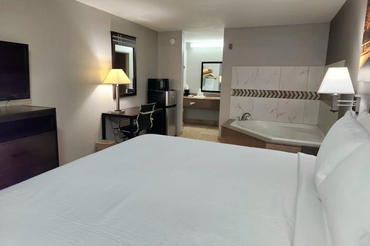 Jetted Tub Non Smoking Double Suite