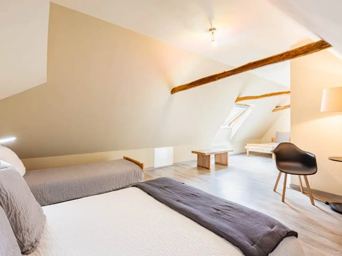 Quintuple room