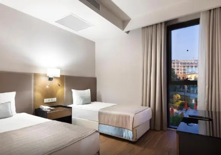 Family Garden Suite with pool view