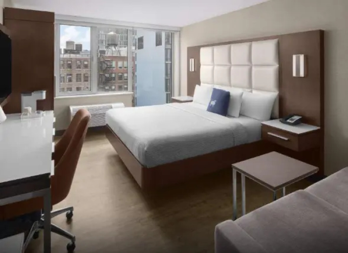 Deluxe Double Suite with city view