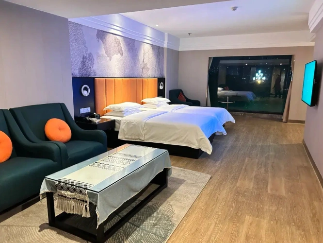 Private Garden Twin room with city view