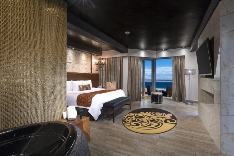 2 Bedrooms Rock Star Suite oceanfront
