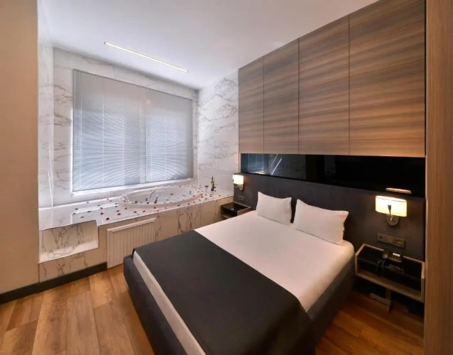 Jacuzzi Suite