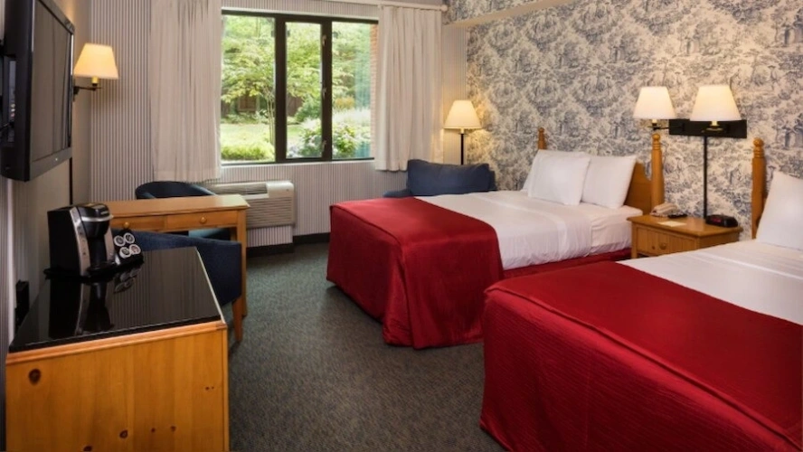 Standard Twin room with courtyard view