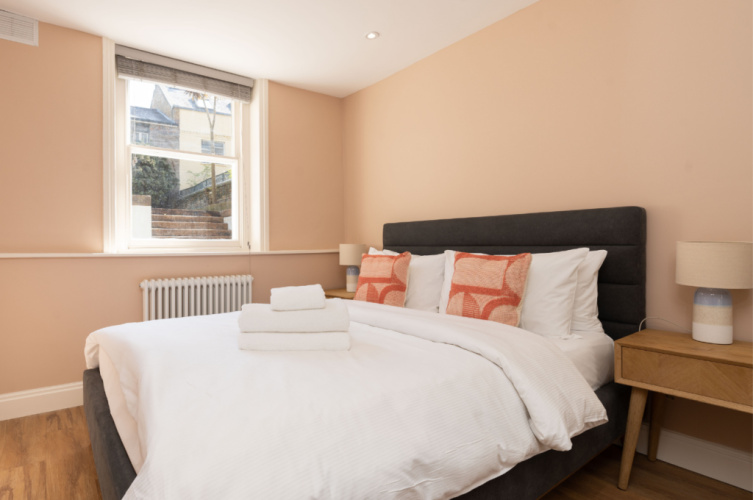 2 Bedrooms Garden Apartment