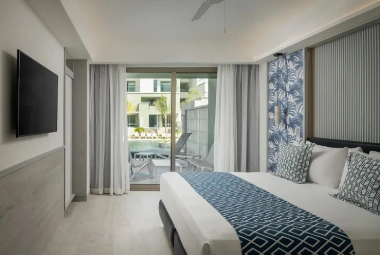 Privilege Swim Up Double Suite