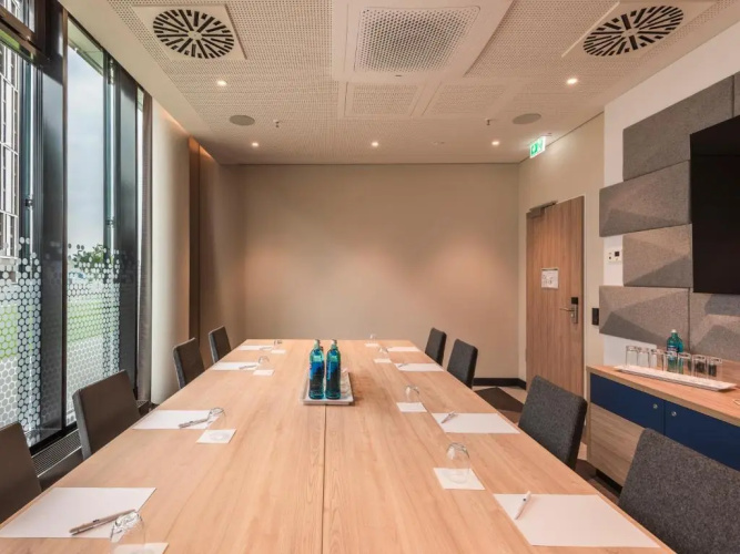 Holiday Inn Express Dusseldorf - Hauptbahnhof photo 26