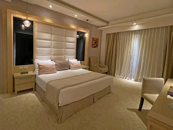 Superior room with Mountain/City view