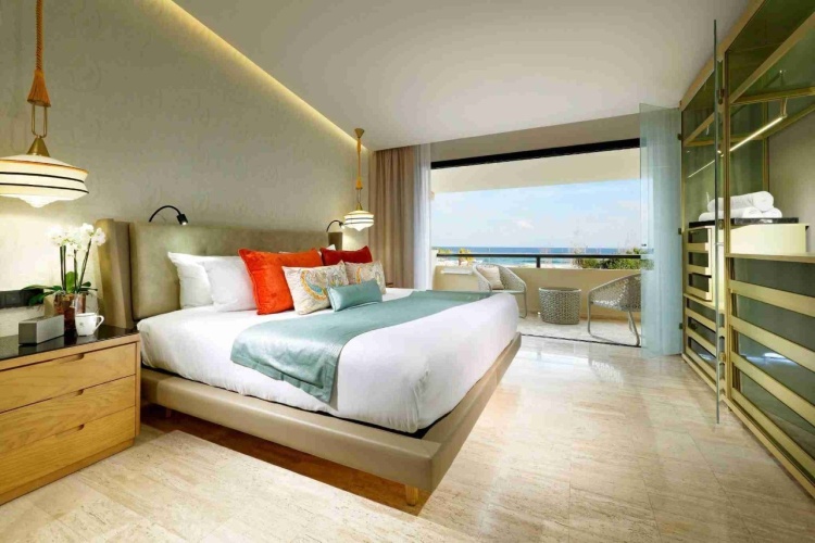 Ambassador Panoramic Double Suite with ocean view