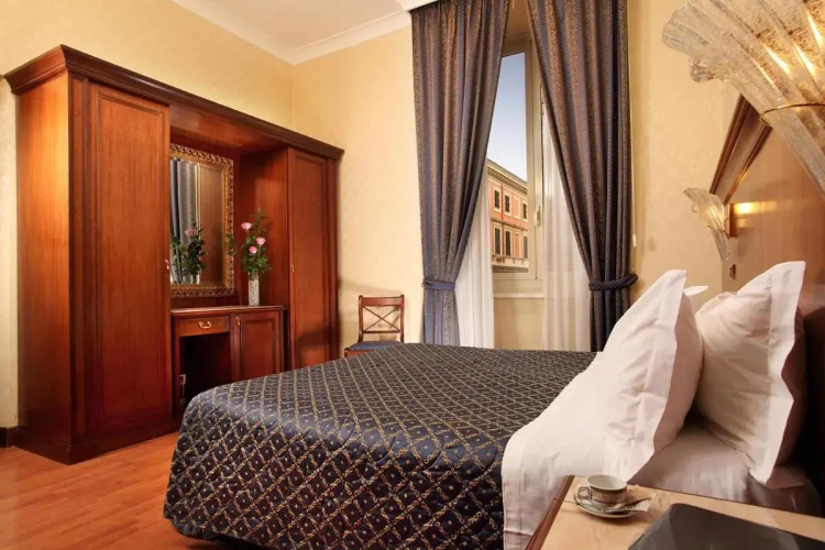 Serena Hotel