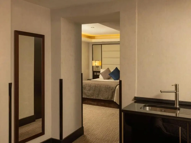 Townhouse London City Suite