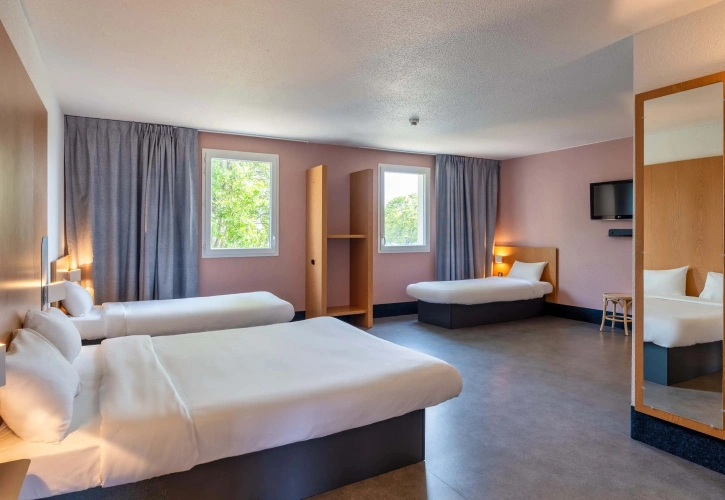 Standard Accessible Quadruple room