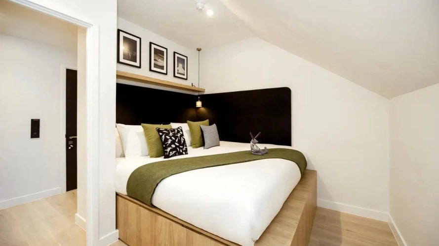 1 Bedroom Double Apartment Castle View