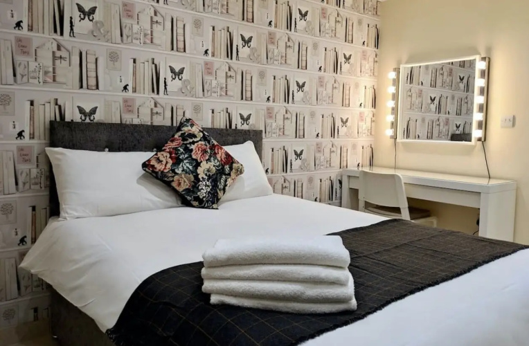 2 Bedrooms Apartment