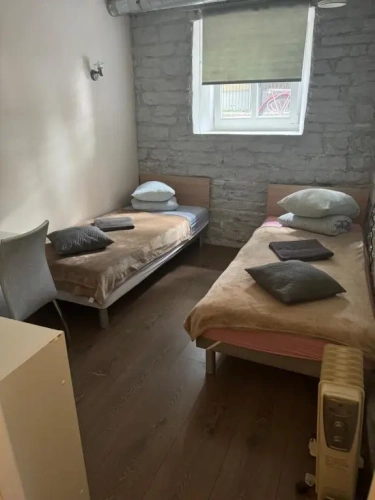 Double Semi-Basement room