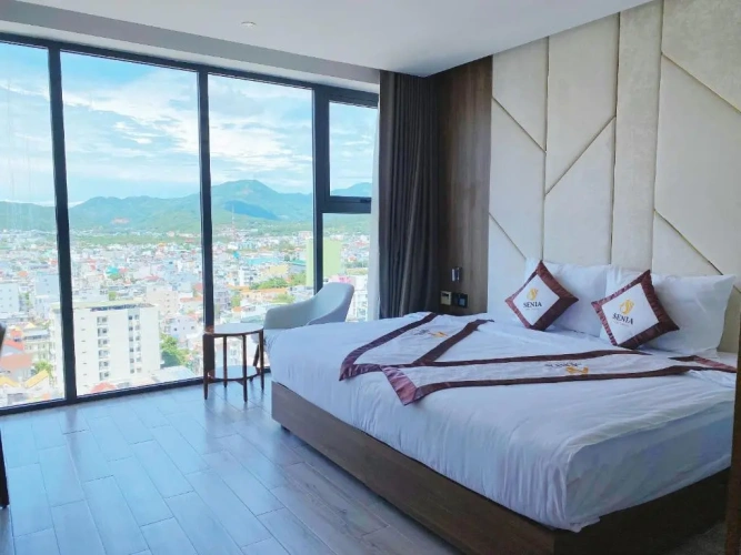 Deluxe Double room with city view