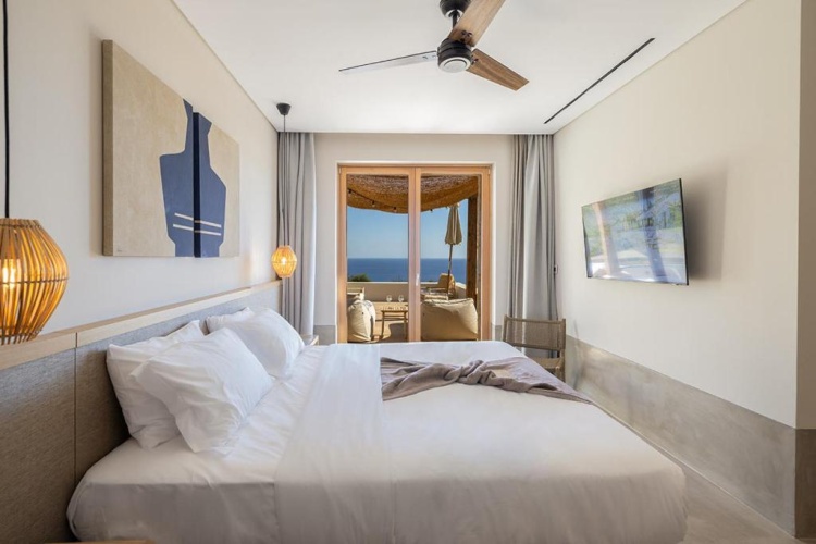 3 Bedrooms Eliamos Villa with sea view