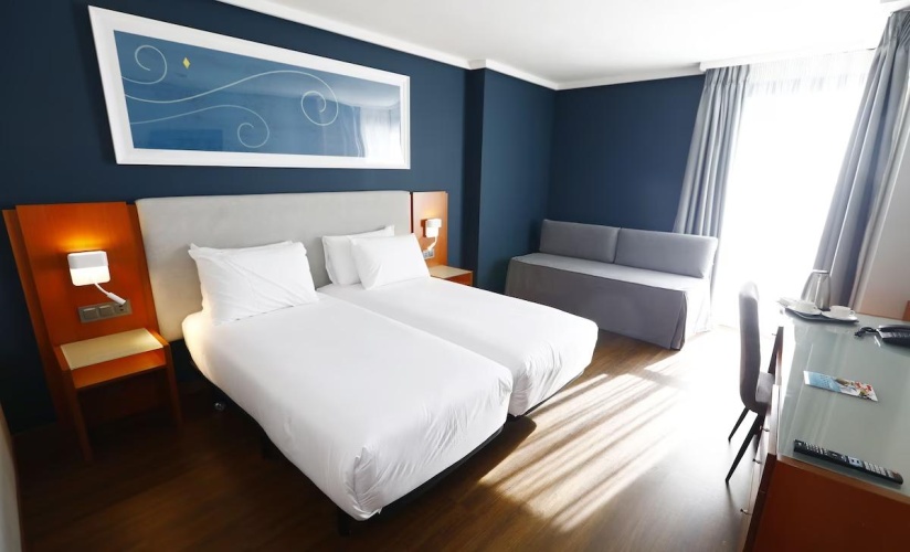 Standard Triple room
