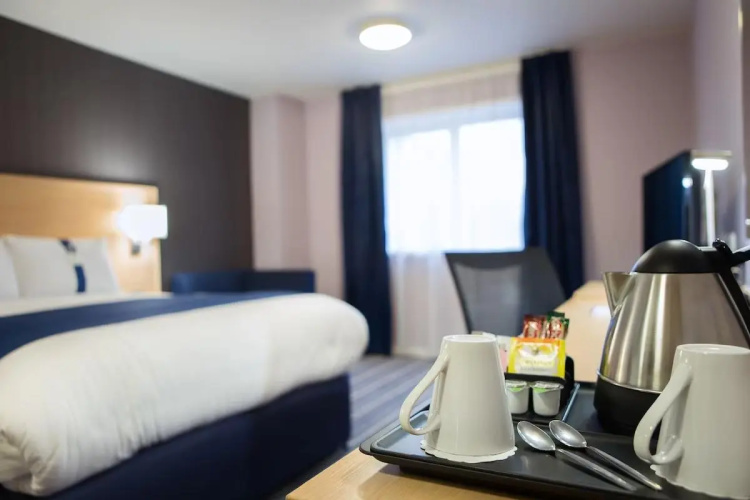 Holiday Inn Express Manchester Airport photo 11