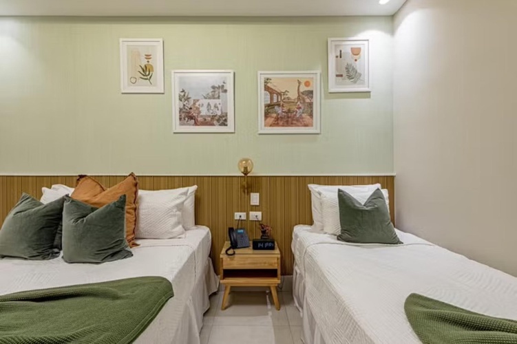 Standard Triple room